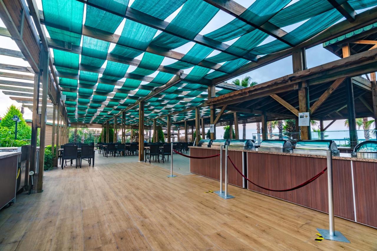 Royal Atlantis Beach Side Exterior photo