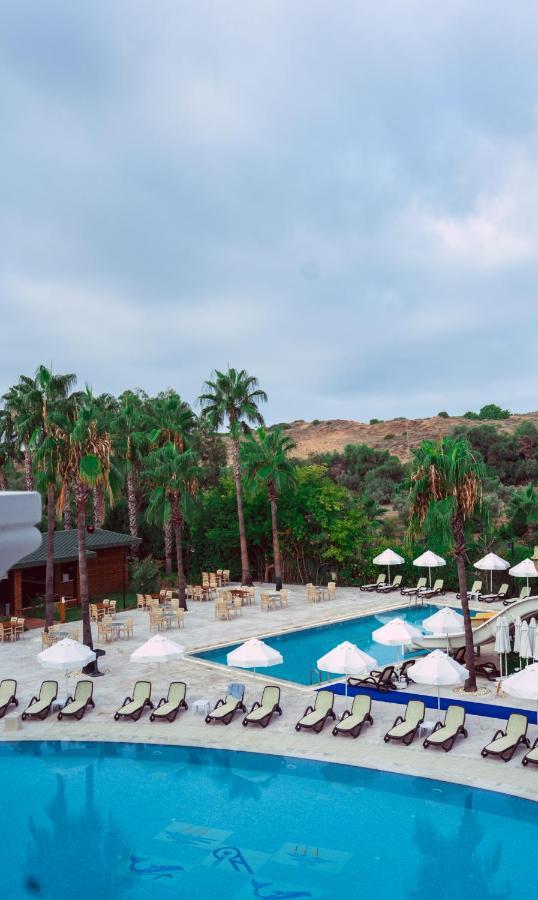 Royal Atlantis Beach Side Exterior photo
