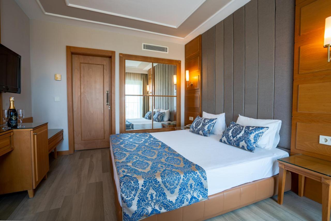 Royal Atlantis Beach Side Exterior photo