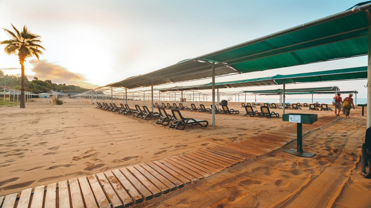 Royal Atlantis Beach Side Exterior photo