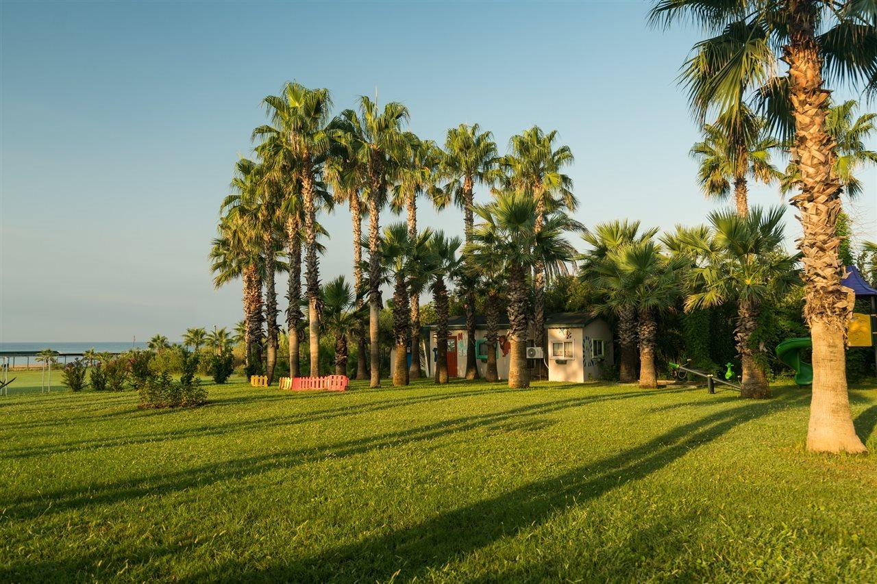 Royal Atlantis Beach Side Exterior photo