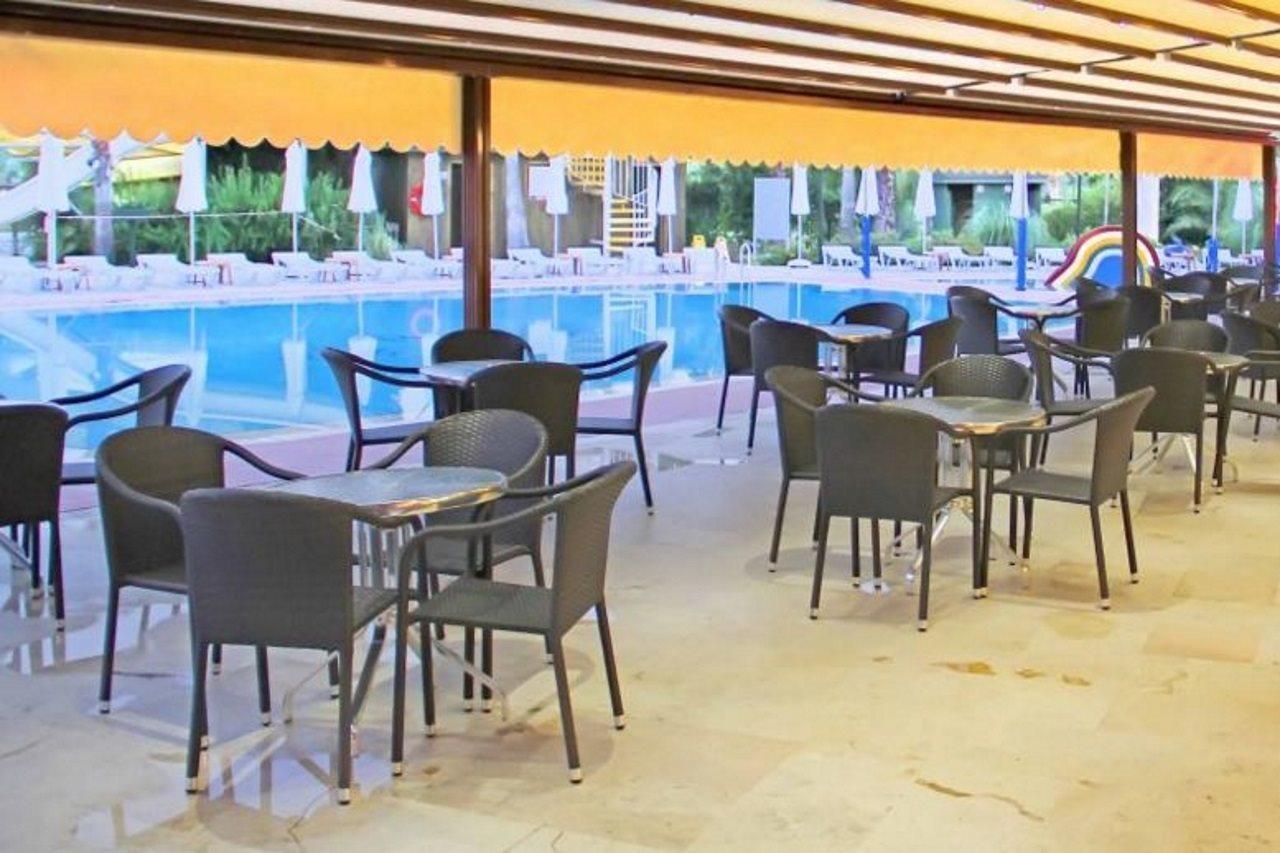 Royal Atlantis Beach Side Exterior photo
