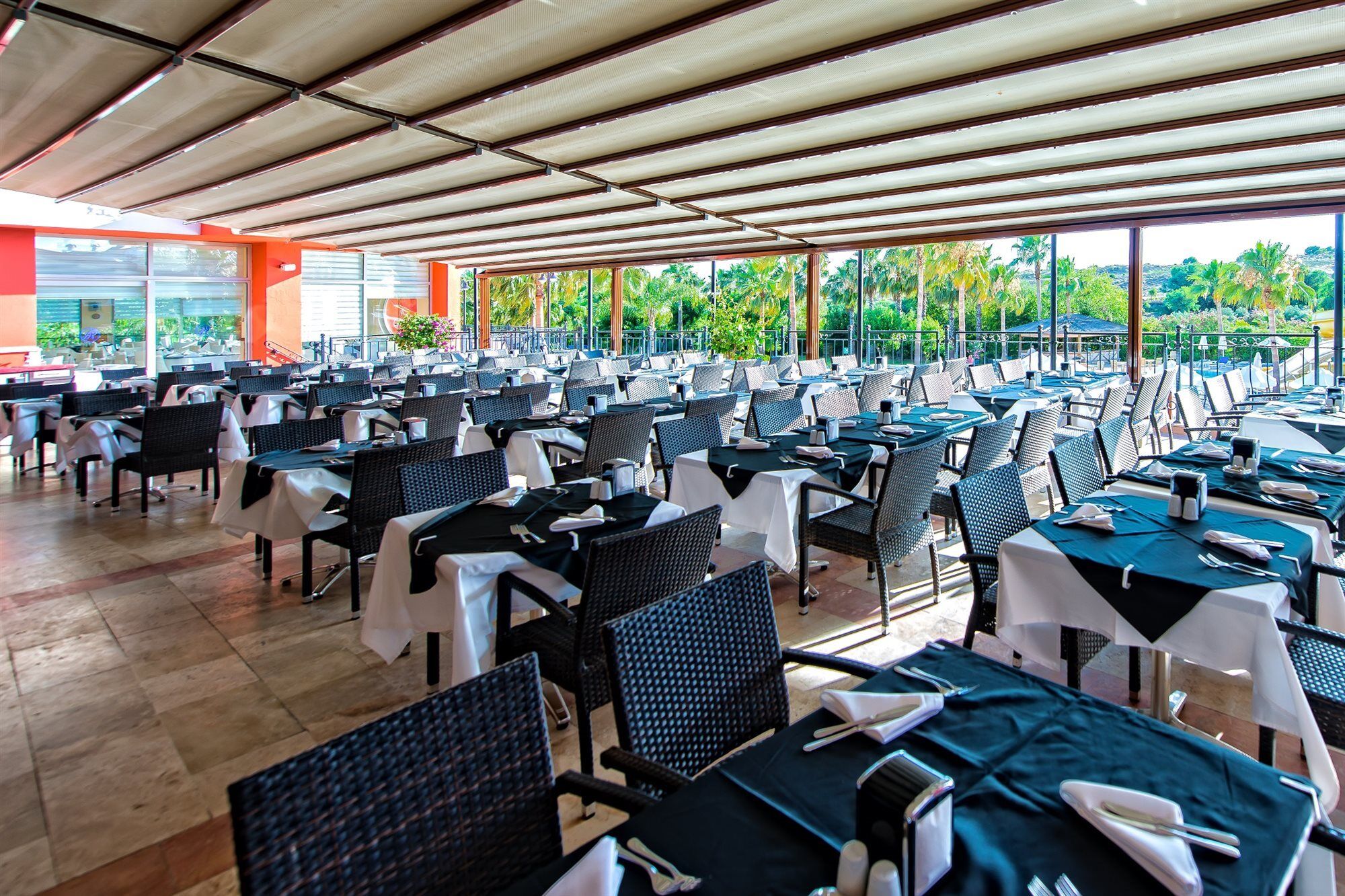 Royal Atlantis Beach Side Exterior photo